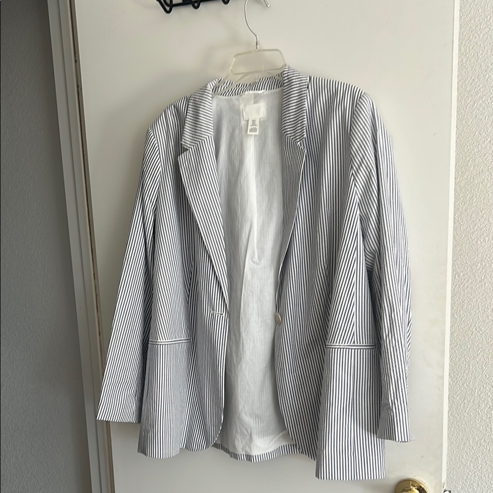 H&M White and Blue Blazer Relaxed Fit Suit Jacket